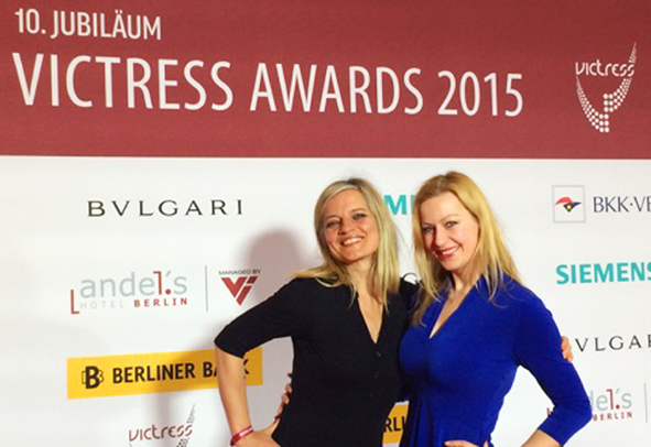 berliner-moderatorin-carmen-hentschel-mit-maria-schauster-award-berlin