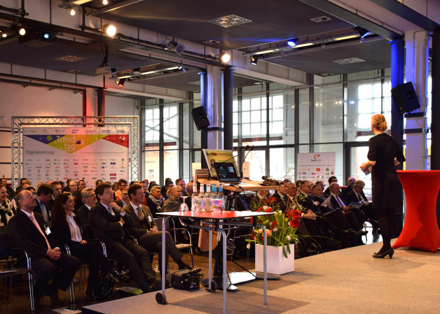 moderatorin-lübeck-carmen-hentschel-farm-and-food-konferenz (1) moderatorin-lübeck-carmen-hentschel-farm-and-food-konferenz
