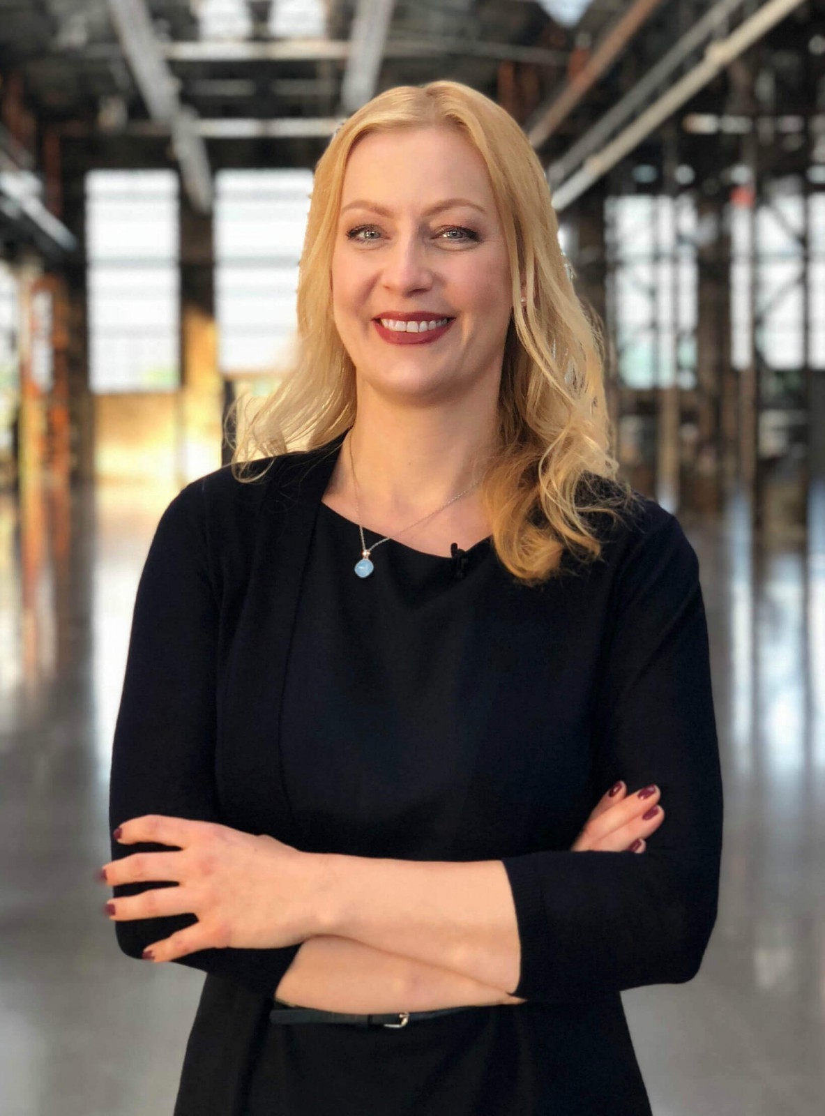 moderation-künstliche_intelligenz-KI-moderatorin-carmen-hentschel-gründerin-ki-plattform