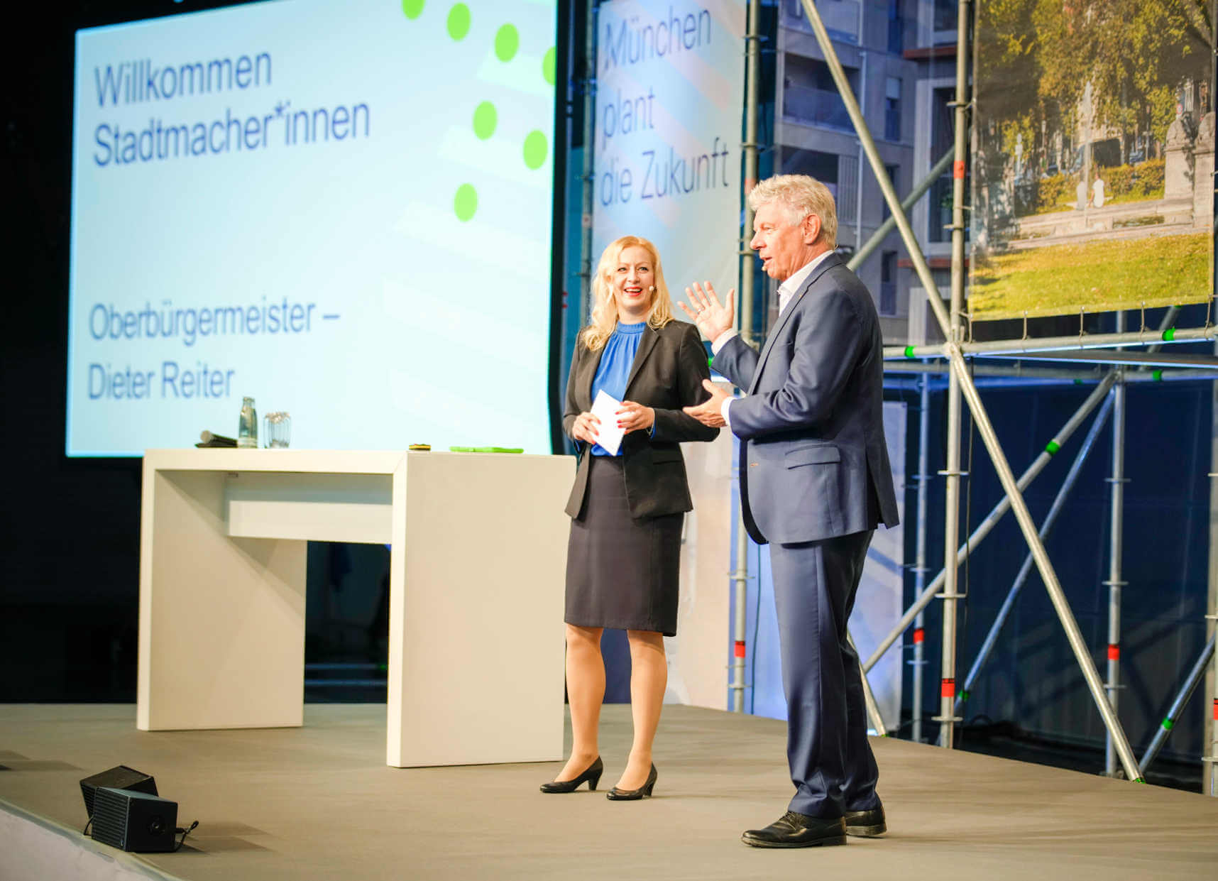 Moderatorin_München_Carmen_Hentschel_mit_OB_Reiter_2022