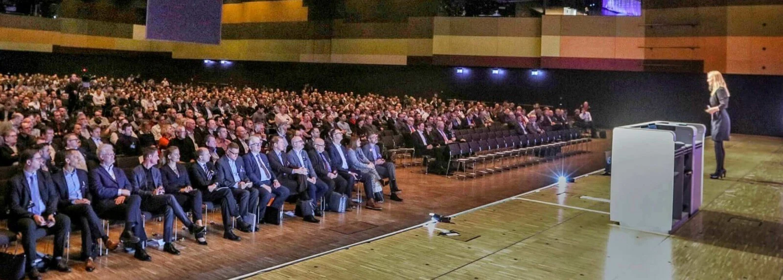 frankfurt-moderatorin-event-keynote-speakerin-carmen-hentschel-digitalisierung-künstliche-intelligenz