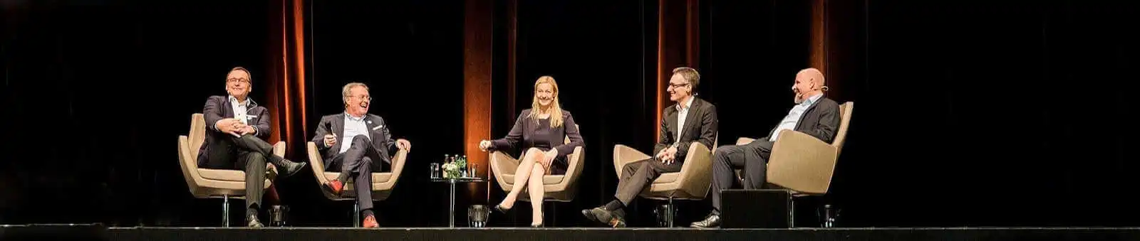 moderatorin-carmen-hentschel-event-moderatoren-deutschland-moderation-podiumsdiskussion