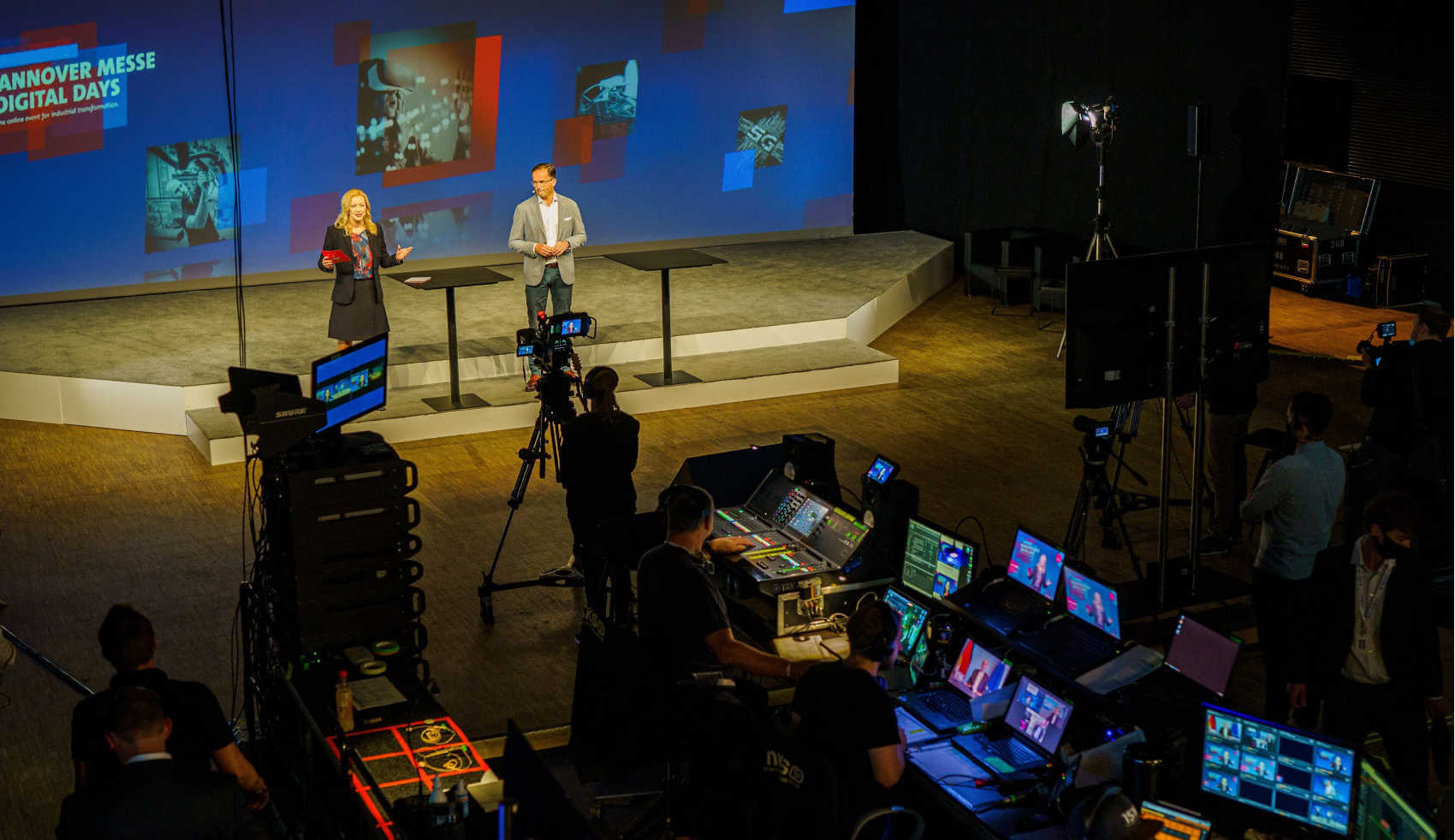 moderatorin-hannover-messe-metaverse-industrie-4.0-carmen-hentschel
