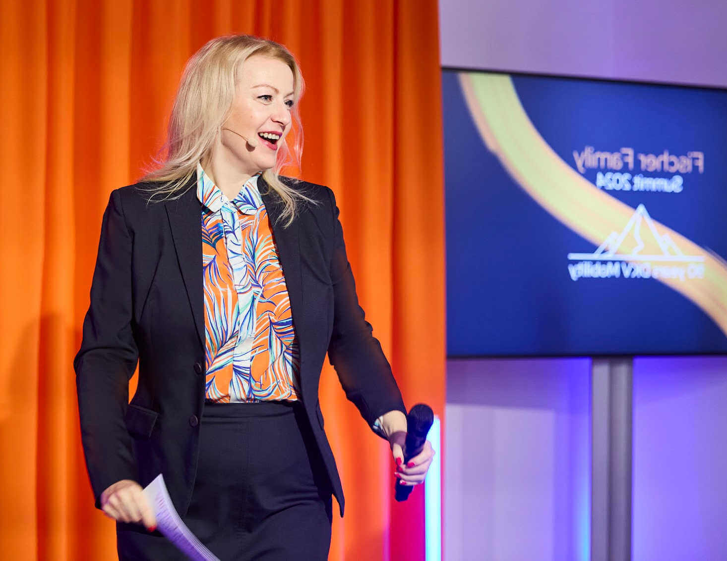 nummer eins moderatorin für ki, robotik, ai und künstliche intelligenz carmen hentschel