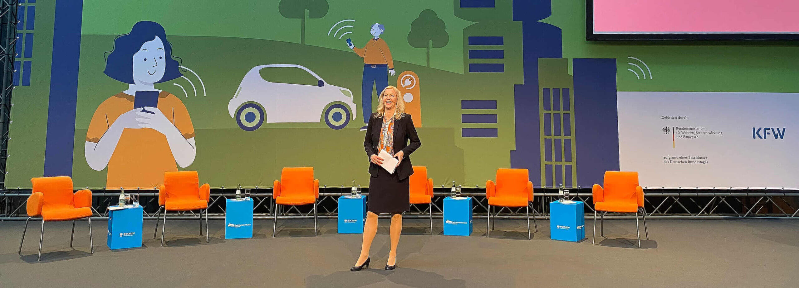 Carmen Hentschel ist Moderatorin in Hamburg für Podiumsdiskussionen, Panels und Interviews