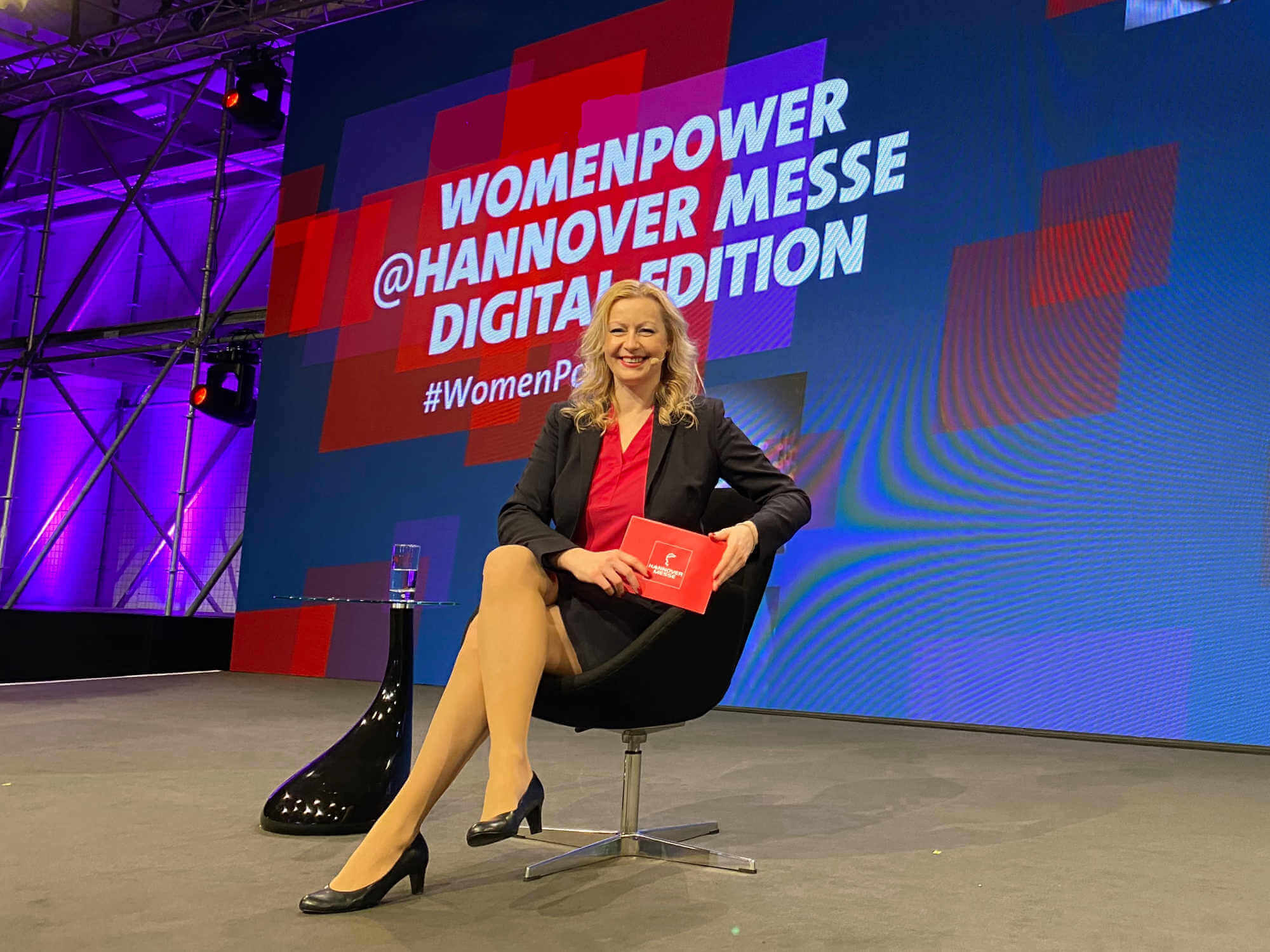 event-moderatorin-carmen-hentschel-moderator-industrie-leadership-ki moderatorin-industrie-5.0-carmen-hentschel