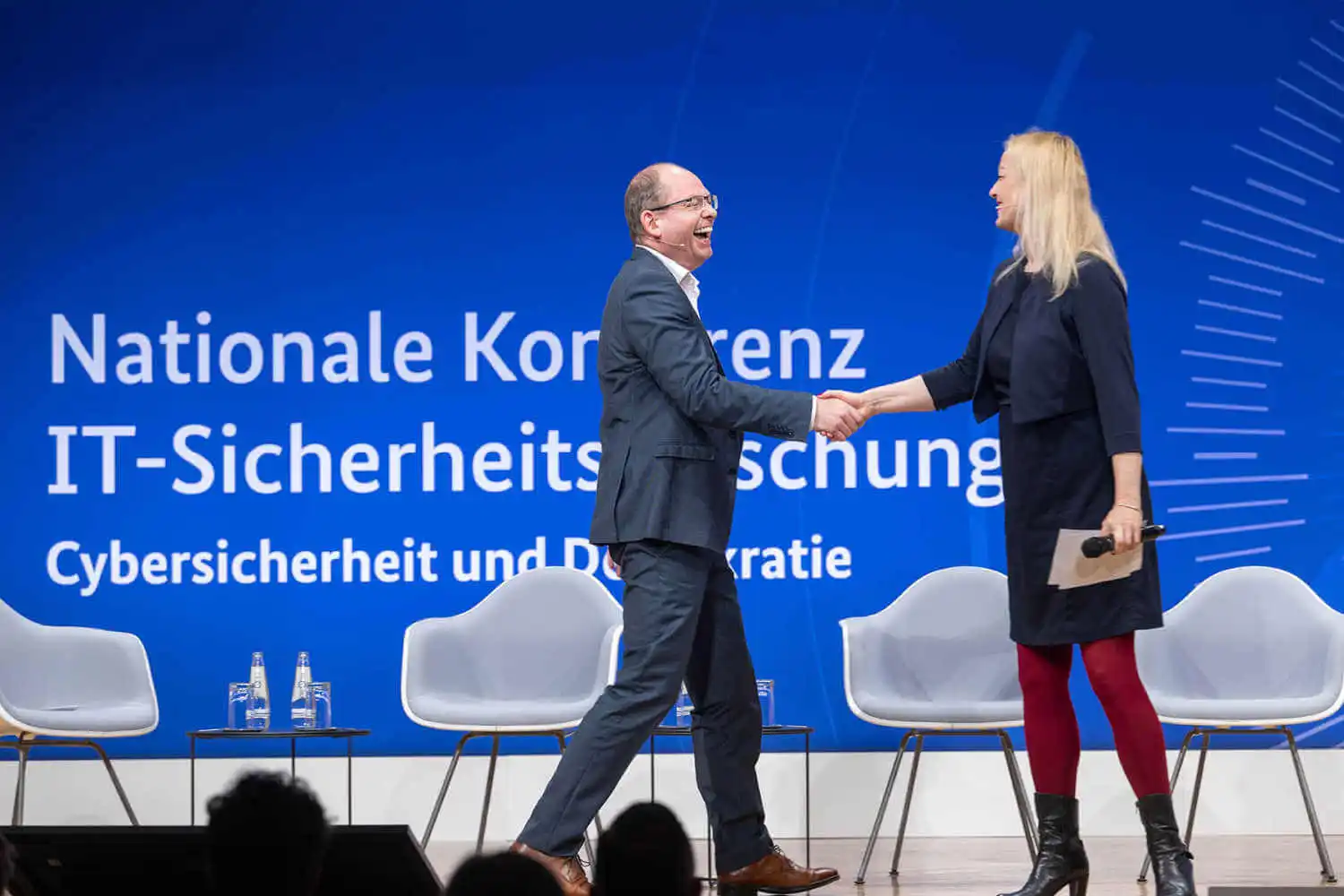 ki-moderatorin-cybersecurity-carmen-hentschel ki-moderatorin-cybersecurity-carmen-hentschel