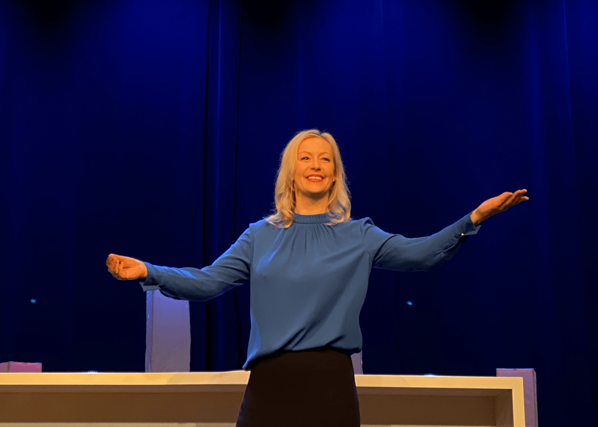 Carmen-hentschel-keynote-küenstliche-intelligenz KI Vortrag von KI Expertin Carmen Hentschel